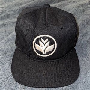 Men’s Or Women’s Black Snapback Hat with Embroidered Cannabis Logo. BNWOT.
